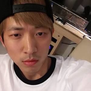 Meet your Posher, Yongho